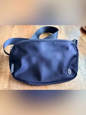 lululemon festival bag black cherry All Night Crossbody Micro Belt 2L Lululemon All Night Festival Bag